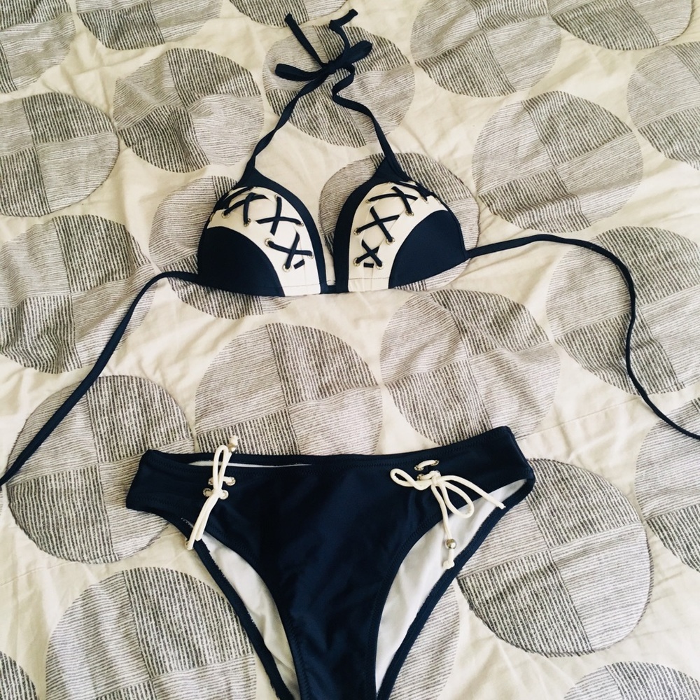 Bikini Set - Picture 2 of 5